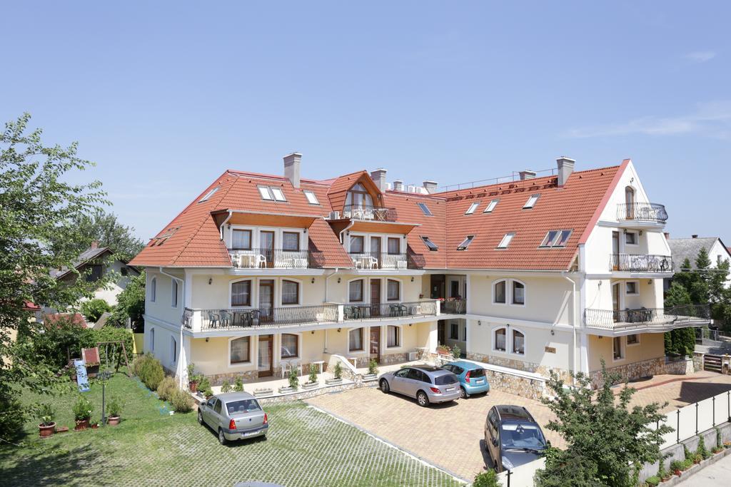 Club Unicum Apartment Heviz Exterior photo