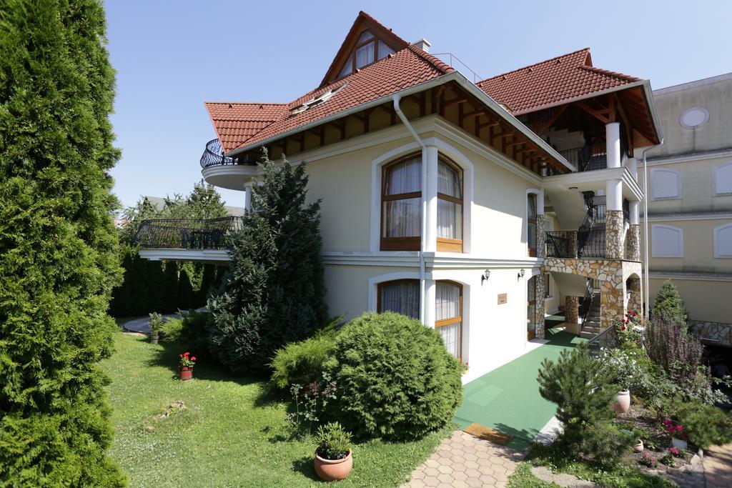 Club Unicum Apartment Heviz Exterior photo