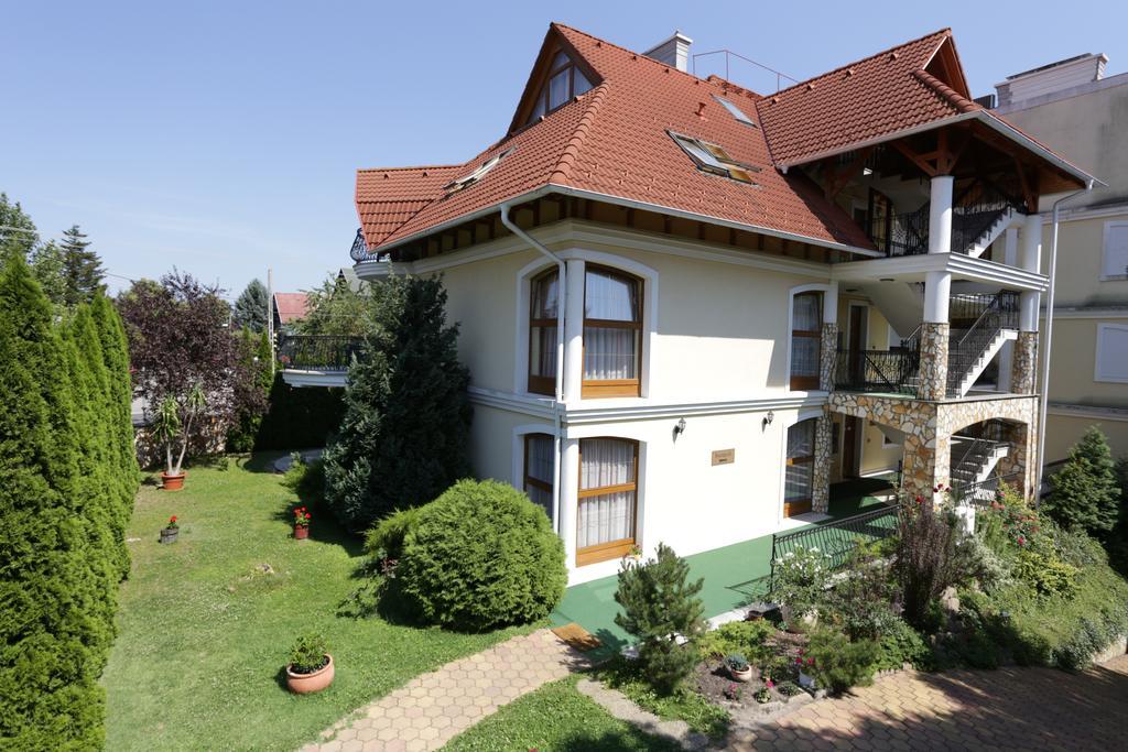 Club Unicum Apartment Heviz Exterior photo
